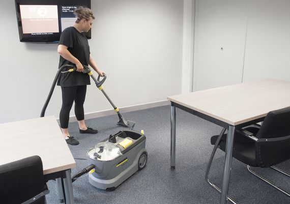 Пилосос професійний миючий Karcher Puzzi 10/1 1.100-131.0 | Зображення 2