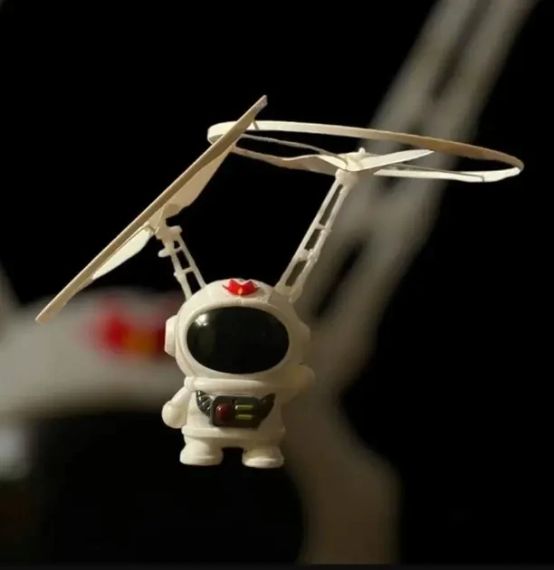 Літаючий "Космонавт", Левітуючий електричний ударостійкий спінер, бумеранг з LED підсвічуванням, TRG-198741 | Зображення 1