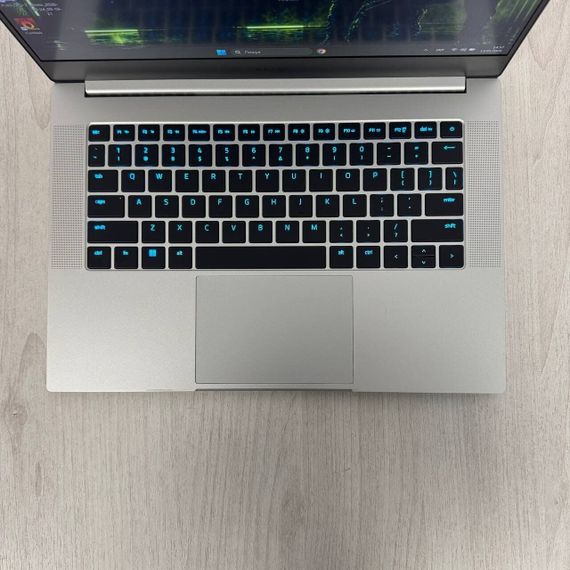 Игровой ноутбук Б-класс Razer Blade 14 RZ09-0427 / 14" (1920x1080) IPS / AMD Ryzen 9 6900HX (8 (16) ядер по 3.3 - 4.9 GHz) / 16 GB DDR5 / 512 GB SSD NVMe / nVidia GeForce RTX 3070 Ti, 8 GB GDDR6, 256-bit / WebCam б/у | Зображення 2