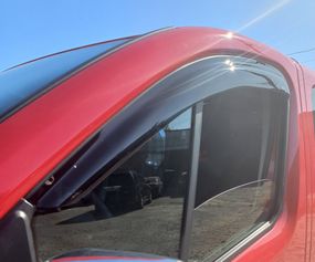 Ветровики (2 шт, HIC) для Opel Vivaro 2015-2019 гг