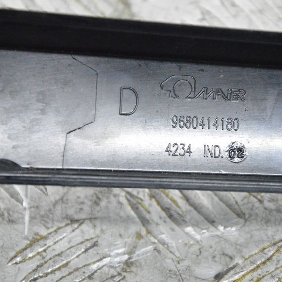 Молдинг багажника задній правий Citroen C4 Picasso 2006-2013 Накладка багажника права Сітроен ц4 Пікассо 9680414180 | Зображення 7