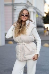 Женская жилетка с поясом и капюшоном в молочном цвете XL