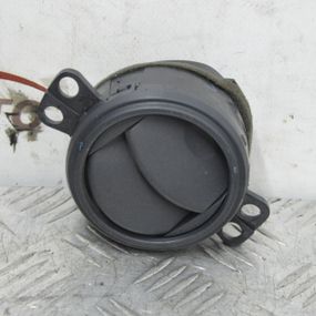 Дефлектор обдування салону Toyota Yaris 1999-2005 Вентиляційна решітка приладової панелі Тойота Яріс 5565052080