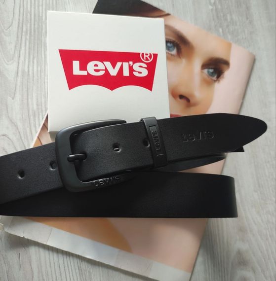 Чоловічий шкіряний ремінь Levis із чорною пряжкою чорний