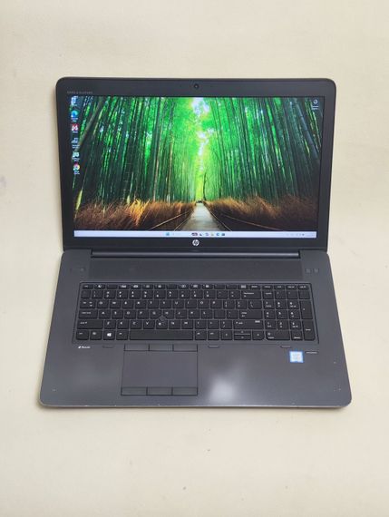 Мобільна робоча станція HP ZBook 17 G3 / 17.3" (1920x1080) IPS / Intel Core i7-6700HQ (4 (8) ядра по 2.6 - 3.5 GHz) / 16 GB DDR4 / 256 GB SSD / nVidia Quadro M1000M, 2 GB GDDR5, 128-bit / WebCam б/в | Зображення 1