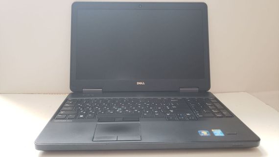 Ноутбук Б-клас Dell Latitude E5540 / 15.6" (1920x1080) TN / Intel Core i7-4600U (2 (4) ядра по 2.1 - 3.3 GHz) / 8 GB DDR3 / 200 GB SSD + 500 GB HDD / nVidia GeForce GT 720M, 2 GB GDDR3, 64-bit / WebCam / DVD-ROM б/в | Зображення 1