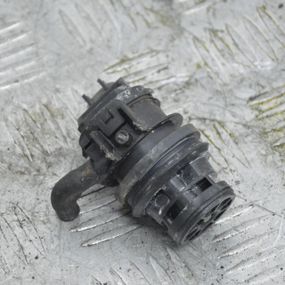 Насос омивача заднього скла Mazda 6 GH 2008-2012 Моторчик заднього склоомивача Мазда 6 8603109170