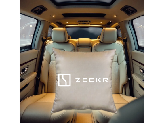 Авто Подушка c вышивкой логотипа марки Зикр Zeekr бежевый автомобилисту 03772