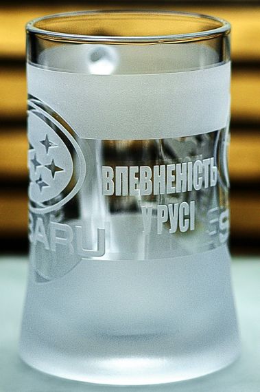 Пивний кухоль Subaru Субару 670 мл з гравіюванням Подарунок автолюбителю  Келих з логотипом авто та легендарний слоган | Зображення 3