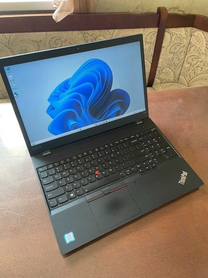 Ультрабук Б-класс Lenovo ThinkPad T590 / 15.6" (1920x1080) IPS / Intel Core i7-8550U (4 (8) ядра по 1.8 - 4.0 GHz) / 16 GB DDR4 / 256 GB SSD / Intel UHD Graphics 620 / WebCam б/у | Зображення 1