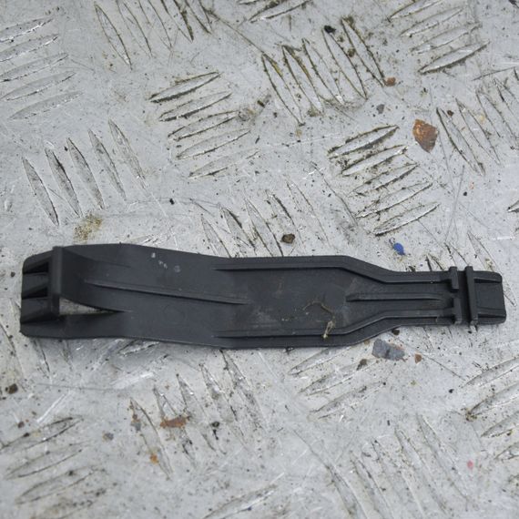 Кронштейн кріплення правої фари Ford Focus II 2004-2008 Кріплення фари переднє праве Форд Фокус 4M5113N060A