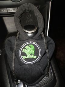 Чехол кофта Худи аксессуар на КПП Car Hoodie шкода Skoda черный  подарок автомобилисту 10070
