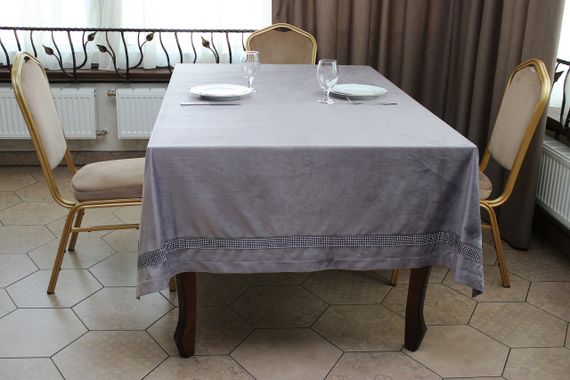 Скатертина Kayra оксамитова, однотонна 165х300 см Сіра | Зображення 1