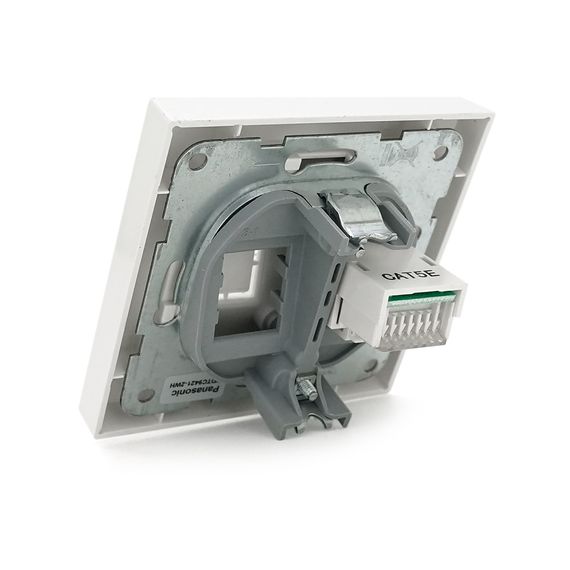 Розетка Panasonic Karre Plus 55 компьютерная RJ45 CAT6e,белая | Зображення 1