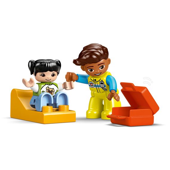 Конструктор LEGO DUPLO Town Швидка допомога та водій (10447) | Зображення 3