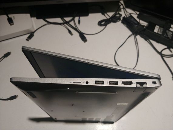 Ультрабук Б-клас Dell Precision 3560 / 15.6" (1366x768) TN / Intel Core i5-1145G7 (4 (8) ядра по 2.6 - 4.4 GHz) / 16 GB DDR4 / 240 GB SSD / Intel Iris Xe Graphics / WebCam / Windows б/в | Зображення 4