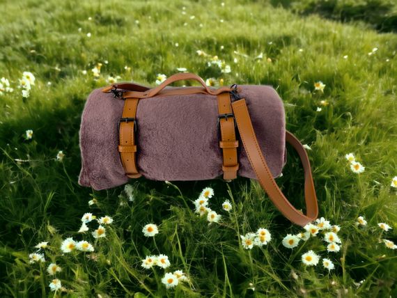 Плед тревел флісовий 150х200 коричневий з ременем Love You | Зображення 4