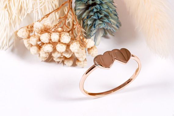 Кольцо из красного золота с сердечками 14.5