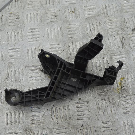 Кронштейн переднього бампера Toyota Yaris III 2010-2020 Кріплення переднього бампера Тойота Яріс 752D40 7-52D40 | Зображення 1