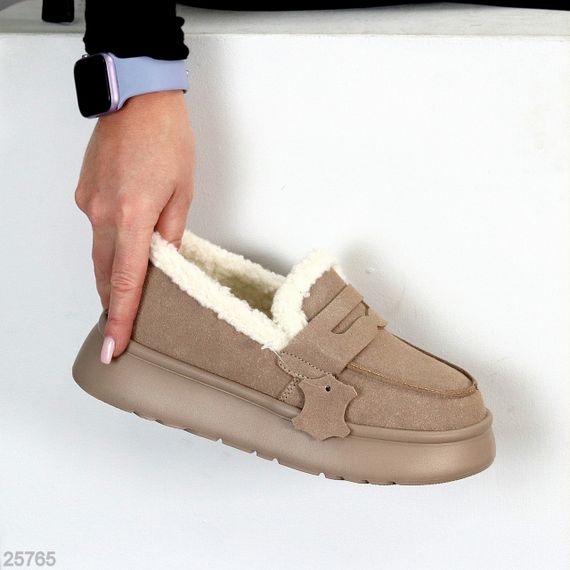 Молодежные бежевые замшевые автоледи на утолщенной подошве 38