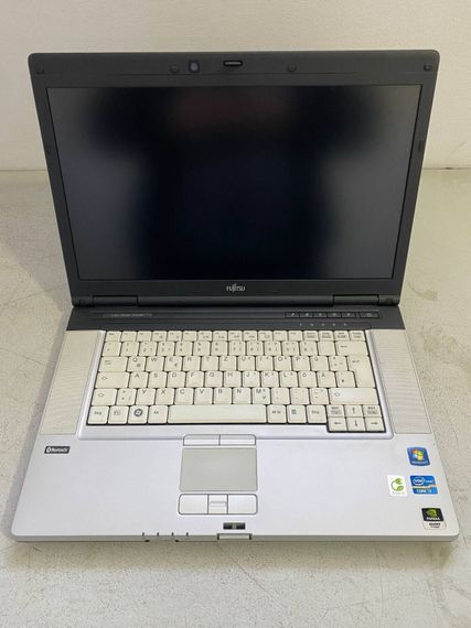 Мобільна робоча станція Fujitsu Celsius H710 / 15.6" (1920x1080) TN / Core i7-2720QM (4 (8) ядра по 2.2 - 3.3 GHz) / 16 GB DDR3 / 128 GB SSD / Quadro 1000M, 2 GB GDDR3, 128-bit / WebCam б/в + Подарунок зубна щітка Colgate | Зображення 1