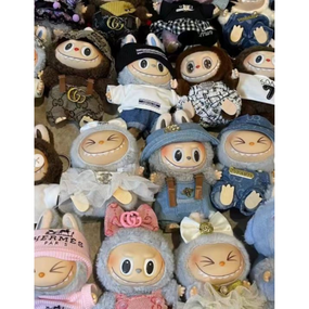 Трендова плюшева іграшка Лабубу в одязі Labubu "Монстри", іграшка сюрприз Labubu Monsters Pop Mart