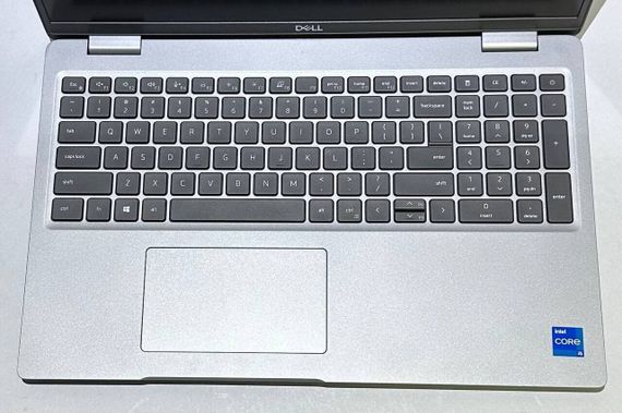 Ультрабук Б-клас Dell Precision 3560 / 15.6" (1920x1080) IPS / Intel Core i5-1135G7 (4 (8) ядра по 4.2 GHz) / 16 GB DDR4 / 256 GB SSD / Intel Iris Xe Graphics / WebCam б/в | Зображення 2