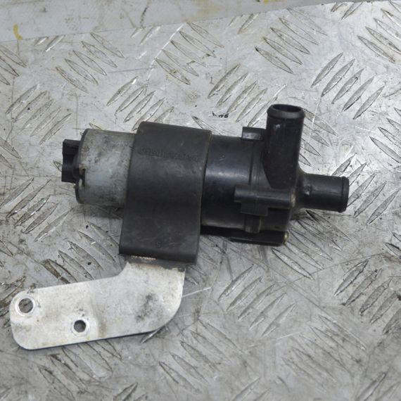 Водяний насос Mercedes Vito W202 W210 W903 W904 1993-2015 Помпа водяна Мерседес 0018351364