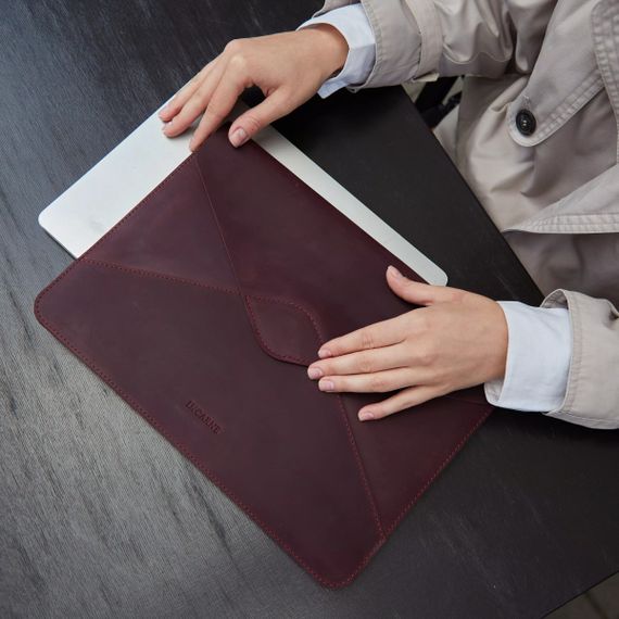 Чохол для ноутбука vintage Incarne Message MacBook Pro 16" 2019-2025 message-burgundy-vintage-pro-16 бордовий | Зображення 1