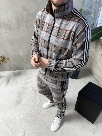 Костюм у клітинку