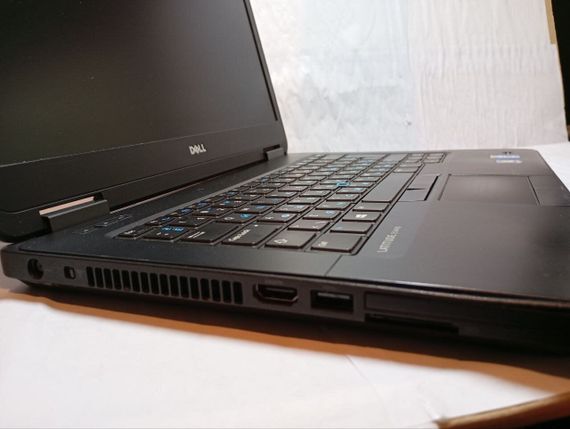 Ноутбук Б-клас Dell Latitude E5440 / 14" (1366x768) TN / Intel Core i5-4310U (2 (4) ядра по 2-3 GHz) / 8 GB DDR3 / 120 GB SSD / Intel HD Graphics 4400 / WebCam б/в | Зображення 4