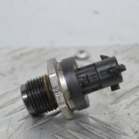 Датчик тиску палива 1.3 / 2.0 CDTI Opel Astra J Corsa D Insignia Meriva B Опель 55207677 0281002903