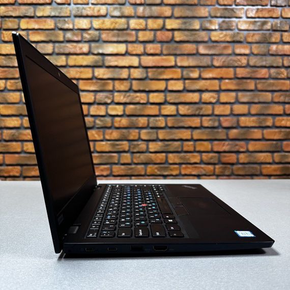 Ультрабук Б-класс Lenovo ThinkPad L380 / 13.3" (1920x1080) IPS / Intel Core i3-8130U (2 (4) ядра по 2.2 - 3.4 GHz) / 8 GB DDR4 / 512 GB SSD / Intel UHD Graphics 620 / WebCam б/у | Зображення 2