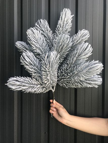 Декоративна штучна хвоя лита гілка ялинки Сосна 60 см засніжена | Зображення 5