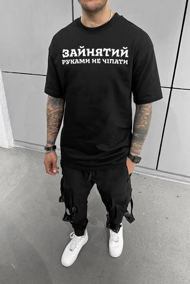 Футболка з мерчем