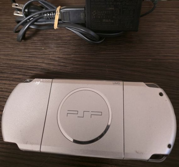 Консоль Sony PlayStation Portable PSP-3000  32GB Silver  бу | Зображення 3