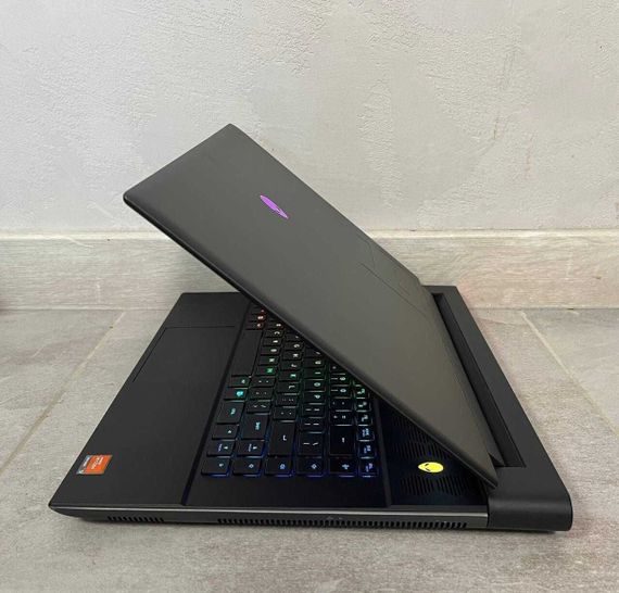 Ігровий ноутбук Dell Alienware m16 R1 / 16" (2560x1600) IPS / AMD Ryzen 9 7845HX (12 (24) ядер по 3.0 - 5.2 GHz) / 16 GB DDR5 / 512 GB SSD / nVidia GeForce RTX 4080, 12 GB GDDR6, 192-bit / WebCam б/в | Зображення 3