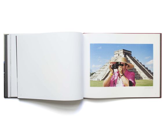 Книга лучшие фотографы мира работы Мартина Парра Martin Parr "Small World" подарочные книги для фотографов | Зображення 4