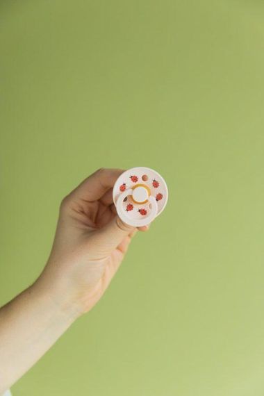 Соска пустушка BIBS Studio Colour Latex кругла 0-6 міс | Зображення 2