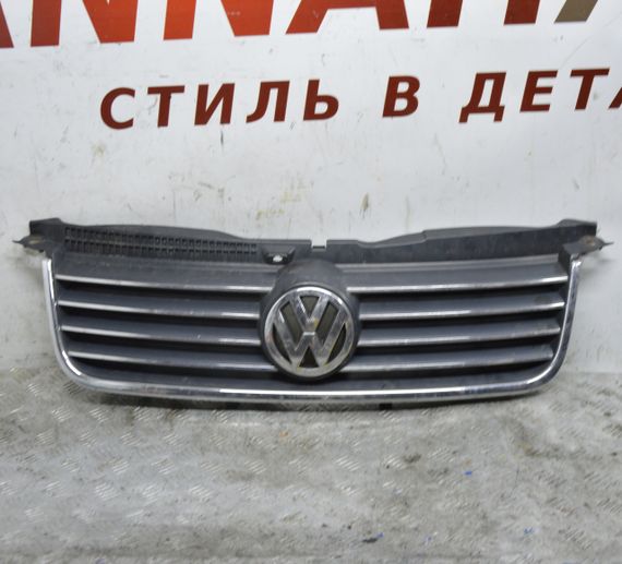 Решітка радіатора Volkswagen Passat B5 2000-2005 хром Фольксваген Пассат Б5 3B0853651L