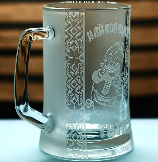 Пивний келих 670 мл Найкращий Тато з гравіюванням  Кухоль  подарунок для тата українському стилі | Зображення 1
