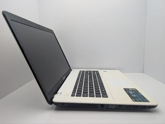 Ноутбук Asus F751N / 17.3" (1600x900) TN / Intel Pentium N4200 (2 (4) ядра по 1.1 - 2.5 GHz) / 8 GB DDR3 / 500 GB HDD / Intel HD Graphics 505 / WebCam / DVD-ROM б/у | Зображення 3