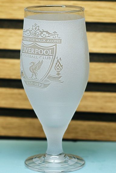 Пивний келих 500 мл Ліверпуль на ніжці з гравіюванням  подарунок кружка фанату футболу Liverpool FC | Зображення 2