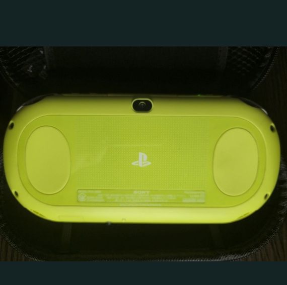 Sony PlayStation Vita 32GB білий б/в з чохлом та зарядкою прошита | Зображення 3