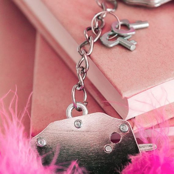 Наручники металеві Adrien Lastic Handcuffs Pink з рожевою пухнастою обробкою | Зображення 1