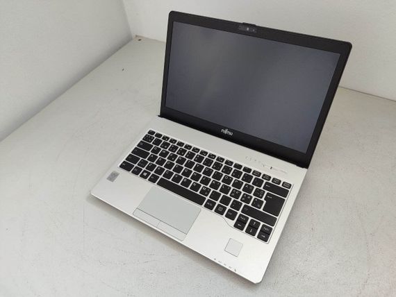 Ультрабук Fujitsu LifeBook S935 / 13.3" (1920x1080) IPS / Intel Core i7-5600U (2 (4) ядра 2.6 - 3.2 GHz) / 8 GB DDR3 / 128 GB SSD / Intel HD Graphics 5500 / WebCam / VGA / АКБ не тримає заряд б/в | Зображення 2