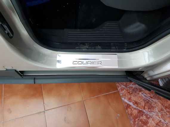 Накладки на пороги OmsaLine (4 шт, нерж) для Ford Courier 2014-2024 рр | Зображення 2