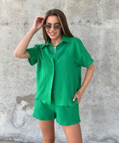 Женский легкий летний костюм шорты и рубашка из муслина NA1042 цвет зеленый, размер 46/48