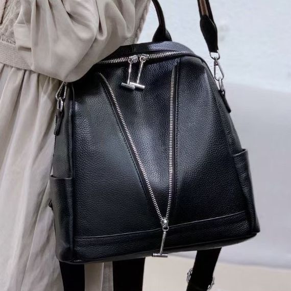 Рюкзак жіночий чорний шкіряний з ременем 35538