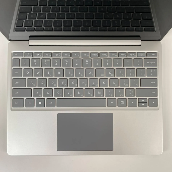 Нетбук Б-класс Microsoft Surface Laptop GO 2 / 12.4" (1536x1024) IPS Touch / Intel Core i5-1135G7 (4 (8) ядра по 2.4 - 4.2 GHz) / 8 GB DDR4 / 128 GB SSD / Intel Iris Xe Graphics / WebCam / Type-C б/у + Подарок Беспроводная мышь / USB | Зображення 2